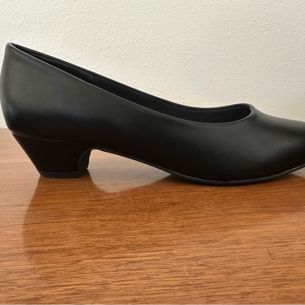 🌹Super cute Comfortview Black Low Heel Pumps🌹🖤